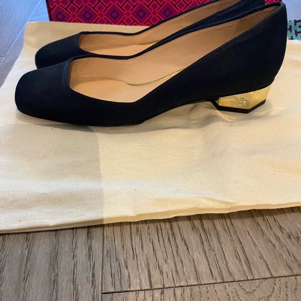 Tory Burch Pump - Picture 2 of 3